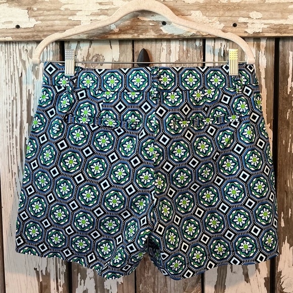 Crown & Ivy shorts 4” inseam size 4 - Picture 3 of 3